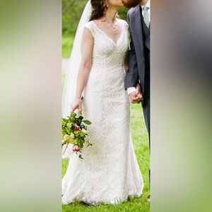 Elegant Lace Wedding Dress- size 4p
